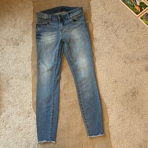 Medium wash ankle jeans